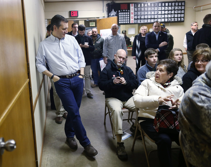 Illustration for article titled Ted Cruz Doesn't Know What to Do With His Arms